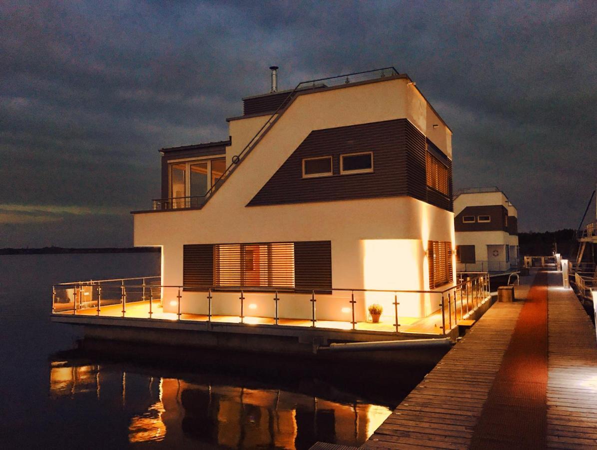 Вилла Schwimmendes Haus Robby II Bitterfeld-Wolfen Экстерьер фото